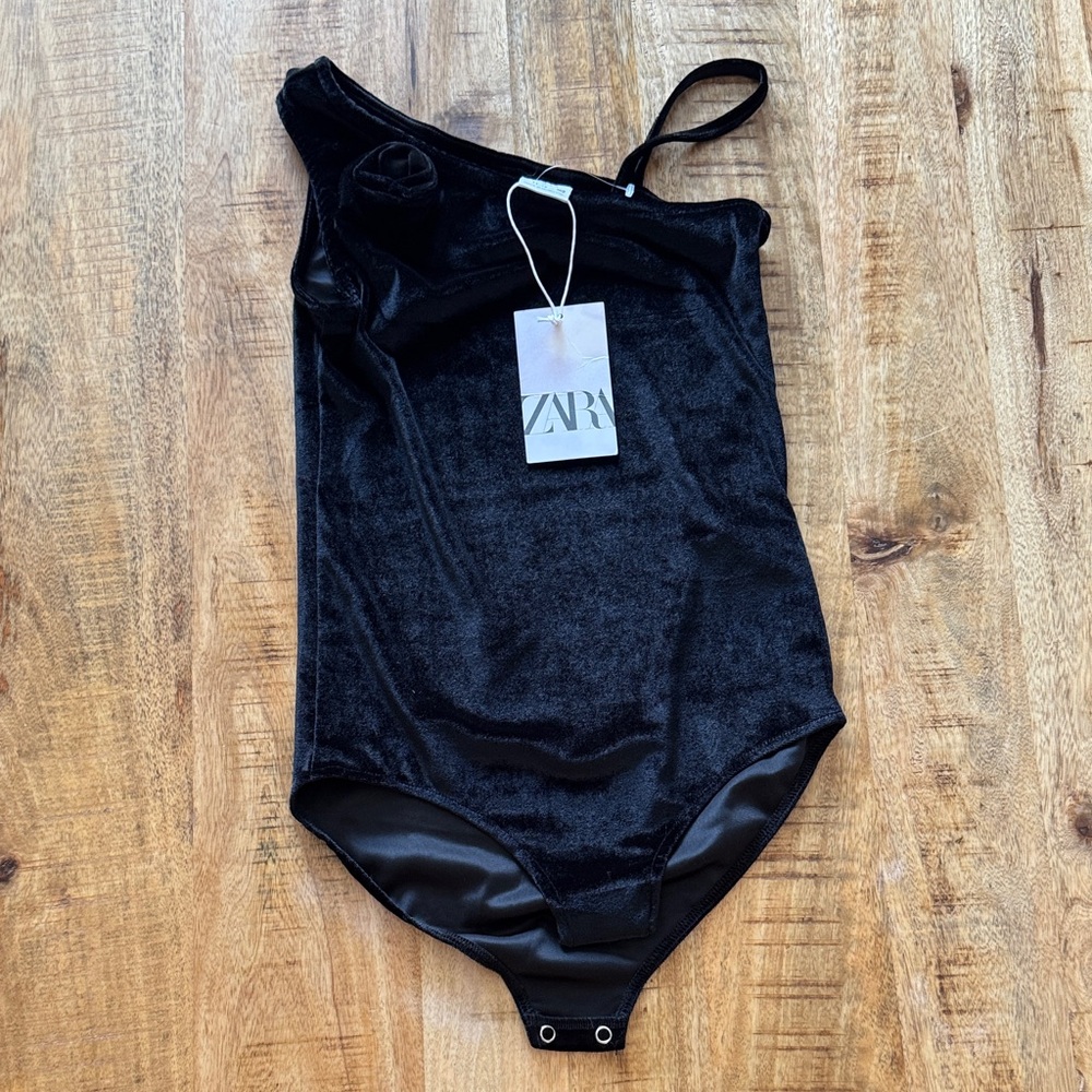 Zara Kids Black Velvet one shoulder Bodysuit with rose rosette size 11-12 NWT